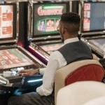 Игровые автоматы и слоты Casino-X на экране устройства